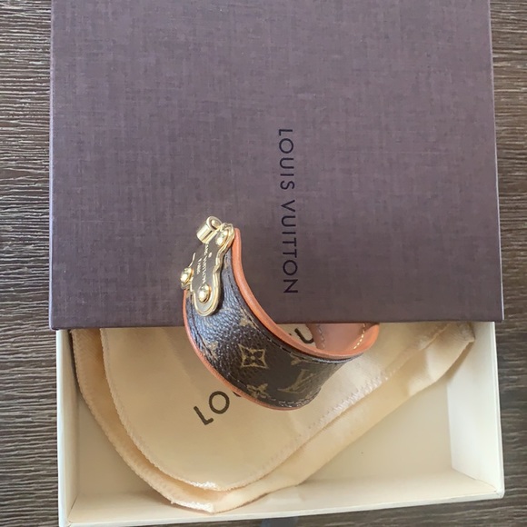 Louis Vuitton Save it Monogram Canvas Wide Cuff - Picture 6 of 13